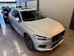VOLVO - XC60 2.0 T8 MOMENTUM HYBRID 4P AUTOMATICO - 2020/2021 - PRATA - R$ 249.000,00