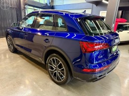 AUDI - Q5 2.0 TFSI S LINE BLACK QUATTRO S TRONIC 4P - 2021/2021 - AZUL - R$ 255.900,00