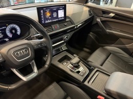 AUDI - Q5 2.0 TFSI S LINE BLACK QUATTRO S TRONIC 4P - 2021/2021 - AZUL - R$ 255.900,00