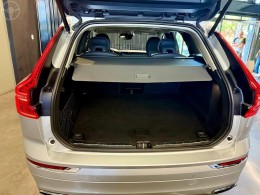 VOLVO - XC60 2.0 T8 MOMENTUM HYBRID 4P AUTOMATICO - 2020/2021 - PRATA - R$ 249.000,00