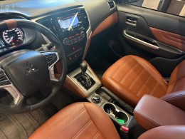 MITSUBISHI - L200 TRITON 2.4 HPE-S SPORT 4X4 CD 16V DIESEL 4P AUTOMATICO - 2022/2023 - BRANCA - R$ 239.900,00