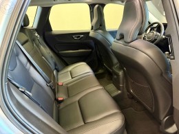 VOLVO - XC60 2.0 T8 MOMENTUM HYBRID 4P AUTOMATICO - 2020/2021 - PRATA - R$ 249.000,00