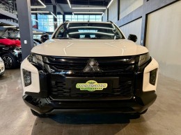 MITSUBISHI - L200 TRITON 2.4 HPE-S SPORT 4X4 CD 16V DIESEL 4P AUTOMATICO - 2022/2023 - BRANCA - R$ 239.900,00