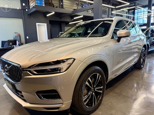 VOLVO - XC60 2.0 T8 MOMENTUM HYBRID 4P AUTOMATICO - 2020/2021 - PRATA - R$ 239.000,00