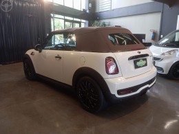 MINI - JOHN COOPER WORKS 1.6 CABRIO 16V 211CV 2P MANUAL - 2011/2012 - PRETA - R$ 135.900,00