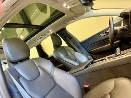 VOLVO - XC60 2.0 T8 MOMENTUM HYBRID 4P AUTOMATICO - 2020/2021 - PRATA - R$ 249.000,00