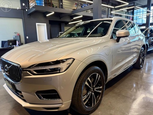 VOLVO - XC60 2.0 T8 MOMENTUM HYBRID 4P AUTOMATICO - 2020/2021 - PRATA - R$ 249.000,00