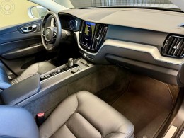 VOLVO - XC60 2.0 T8 MOMENTUM HYBRID 4P AUTOMATICO - 2020/2021 - PRATA - R$ 249.000,00